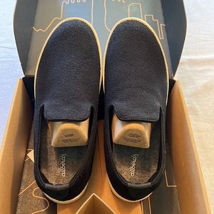 Neverworn black and cream Allbirds slip-on M10